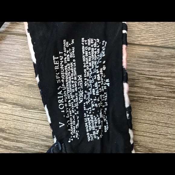 2x B34 Victoria’s Secret push up bra’s - Picture 2 of 4